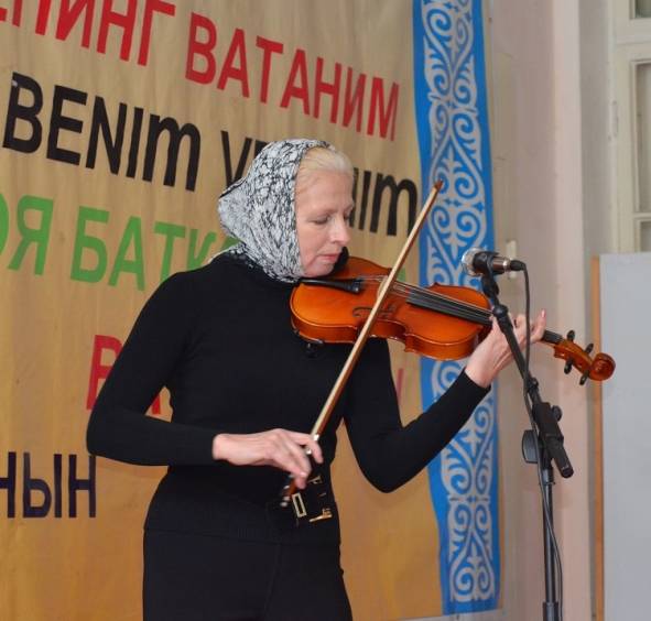 на торжестве