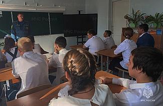 Школьники учатся, как нe допустить пожара