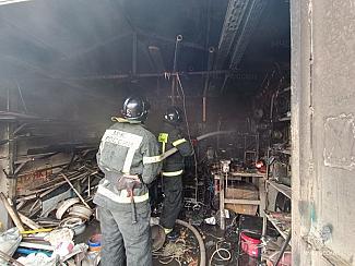 13 выездов за сутки: тушили гараж, хозпостройку и автомобиль
