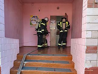 Должанские огнеборцы тренировались тушить пожар в детском саду