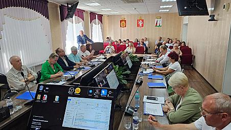 На майской повестке — 22 вопроса, главным вопросом Думы НМО стал ежегодный отчёт главы