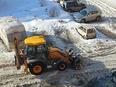 Многоснежная зима, обернувшаяся столь же многоводной весной, доставляет немало хлопот коммунальным службам города