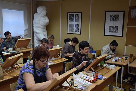 Стены Невьянской детской художественной школы, вопреки названию, принимают к себе не только детей, но и взрослых, желающих творить