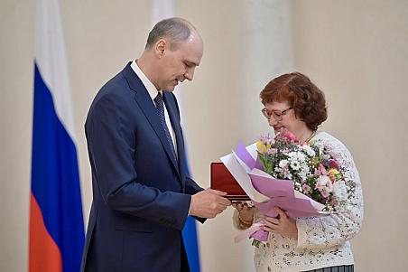 Денис Паслер вручил выдающимся свердловчанам государственные награды за неравнодушие и вклад в развитие Среднего Урала