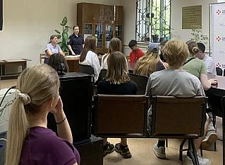 В Невьянске полицейские провели инструктаж для участников третьей смены «отряда мэра»