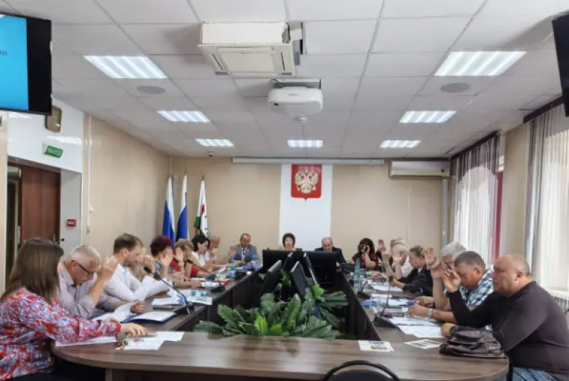 На последнем перед каникулами заседании депутаты Думы Невьянского муниципального округа 24 июня рассмотрели 10 вопросов повестки