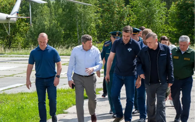 Губернатор Свердловской области Денис Паслер и руководитель Федерального агентства водных ресурсов Дмитрий Кириллов обсудили план по расчистке русел рек Свердловской области. В рамках рабочей поездки на Средний Урал Дмитрий Кириллов провел обследование уч