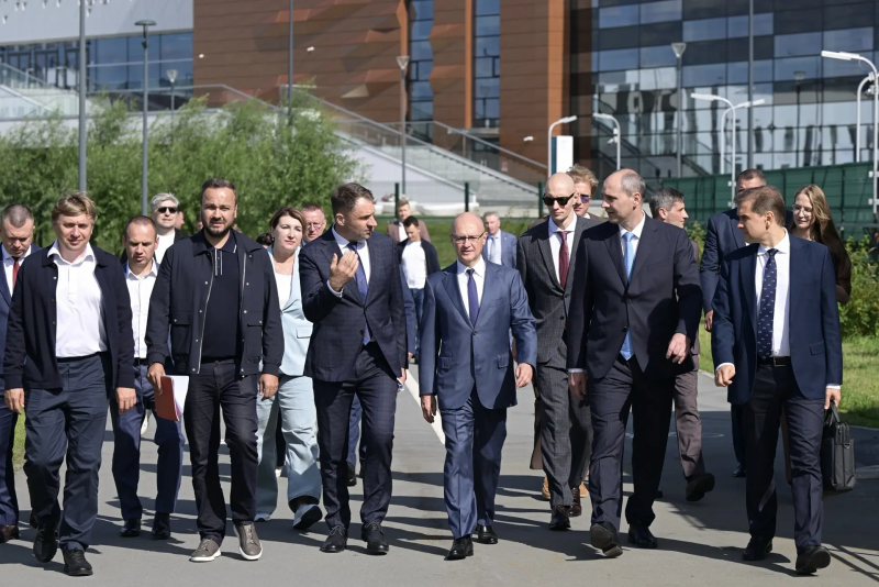 Денис Паслер представил Сергею Кириенко площадку проведения Международного фестиваля молодежи в Екатеринбурге