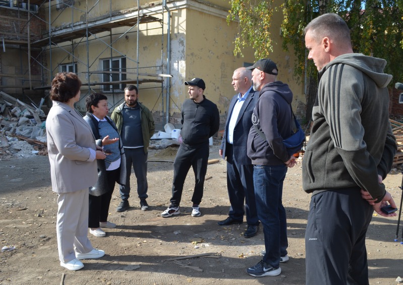 Руководитель Невьянского муниципального округа Егор Корнилов и председатель Думы Невьянского муниципального округа Любовь Замятина 10 сентября провели объезд объектов социальной и городской инфраструктуры