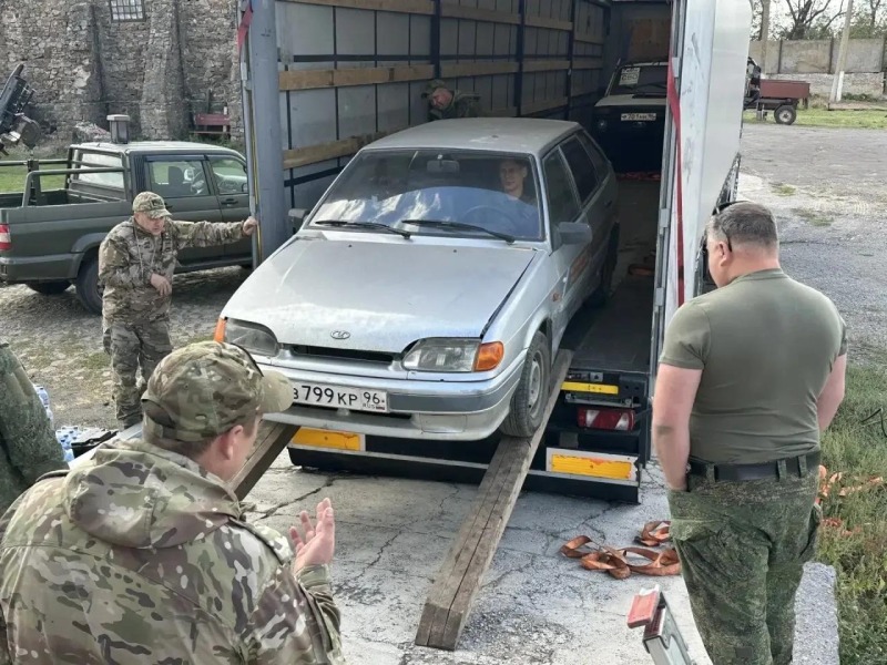 Губернатор Свердловской области Денис Паслер поблагодарил уральских добровольцев, включенных в реализацию инициатив по помощи новым регионам и участникам специальной военной операции