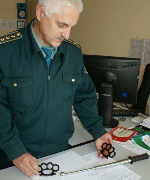 Попытки ввоза холодного  оружия оказались неудачными