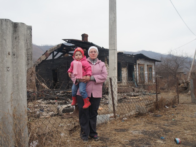 Она спасла своих детей, но в пожаре сгорело все