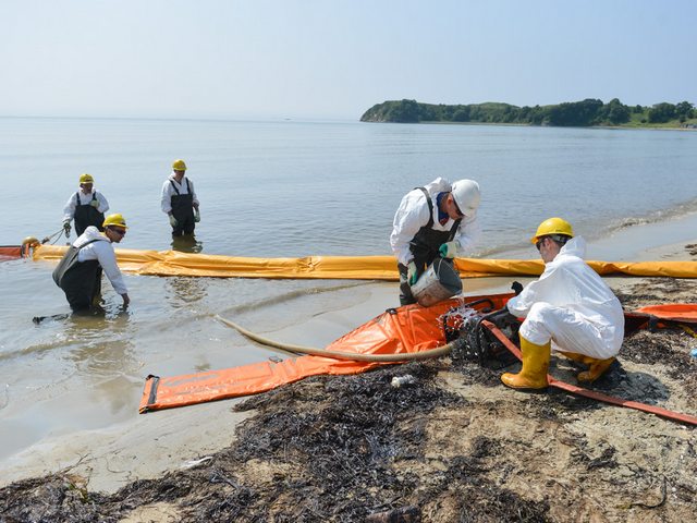 Виновников разлива  нефти накажут строго