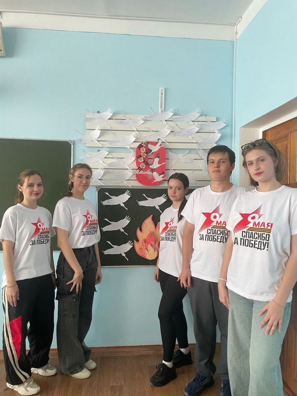 Обучающиеся 11А и 11Б классов МБОУ СОШ 22 г. Ипатово  включились во Всероссийскую акцию Стена Памяти