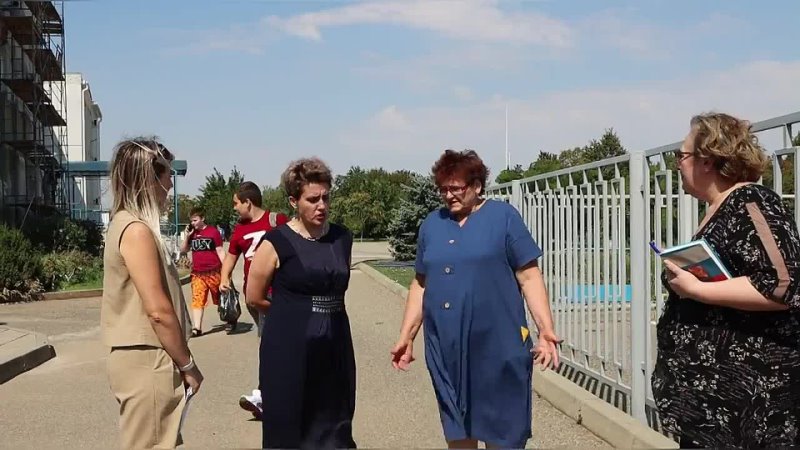 Глава Ипатовского округа В.Н. Шейкина посетила городскую школу  22. По проекту Современная школа, который реализуется по решению Губернатора, в образовательном учреждении функционирует Точка роста.