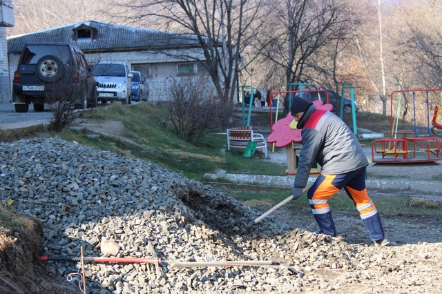 Детский спортивный комплекс в скором времени появится во дворе дома по ул. Комсомольская.