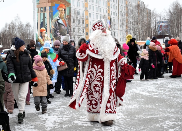 В Тынде открыли главную городскую ёлку и ледовый городок