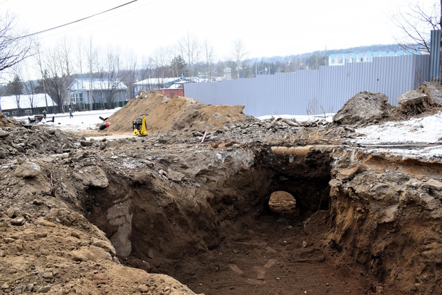 Продолжается ремонт городских сетей водоотведения