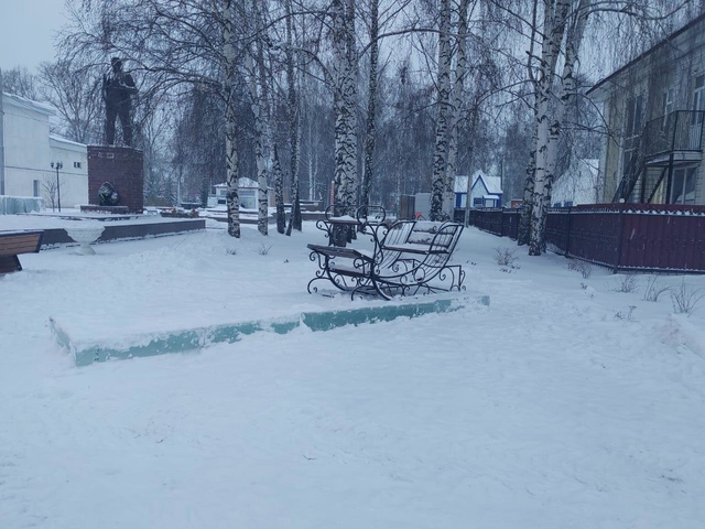 Ежегодно в канун нового года - на центральной и северной части города Янаул полным ходом ведутся работы по обустройству зимнего Новогоднего городка.