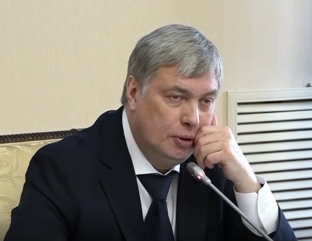 Алексей Русских: засыпать наиболее опасные ямы на дорогах просто необходимо сейчас