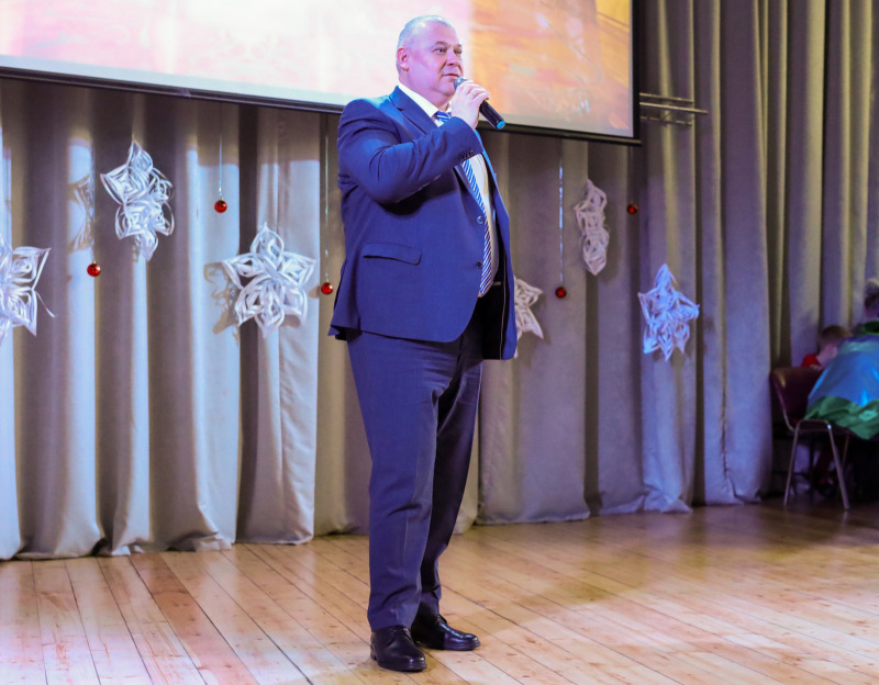 Дети пришли на ёлку