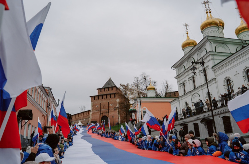 Российский триколор под стенами Кремля