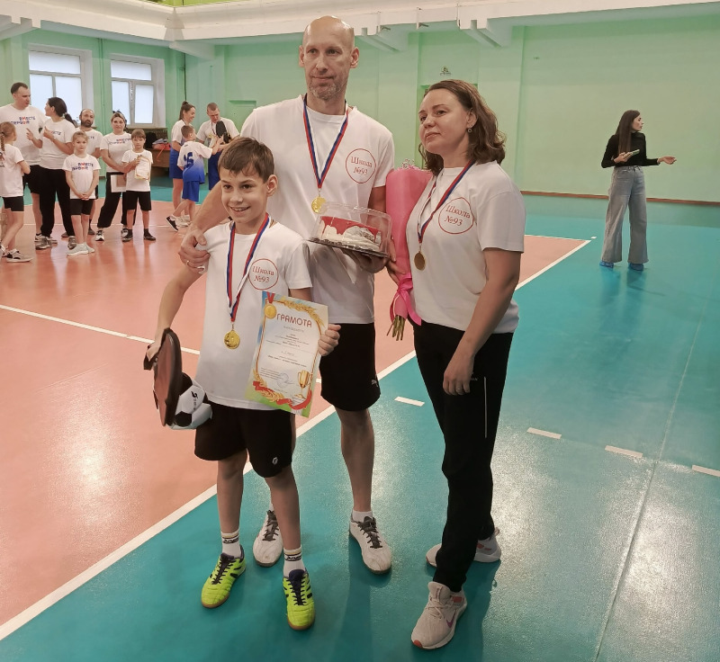 Папа, мама, я - дружная спортивная семья