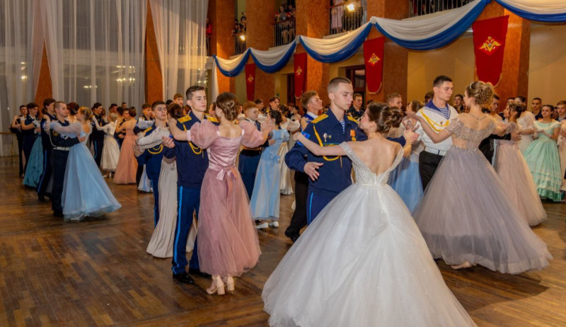 Самые галантные кавалер и дама