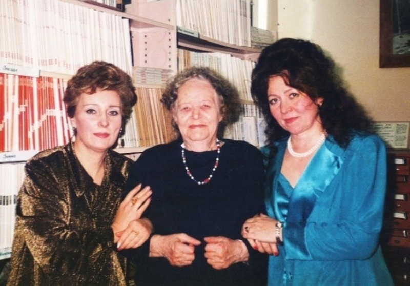 Из медсестёр в библиотекари