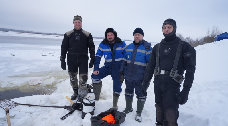 Водолазы перешли на круглосуточный режим
