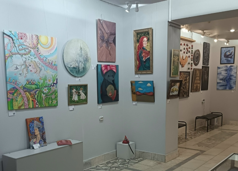 Посмотреть на современное искусство