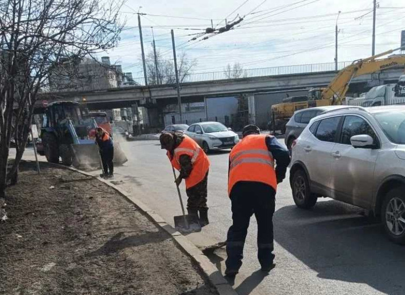 Дорожные службы проводят уборку