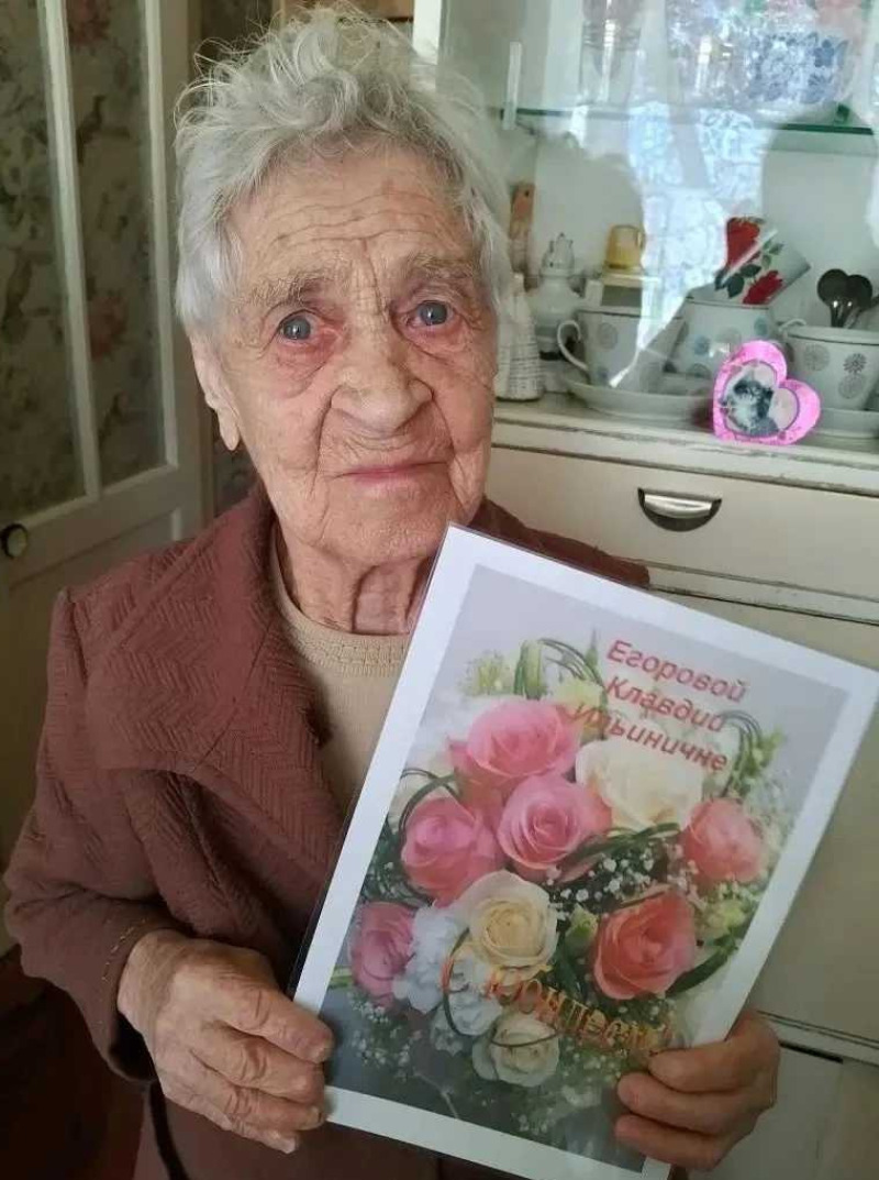 За плечами — век