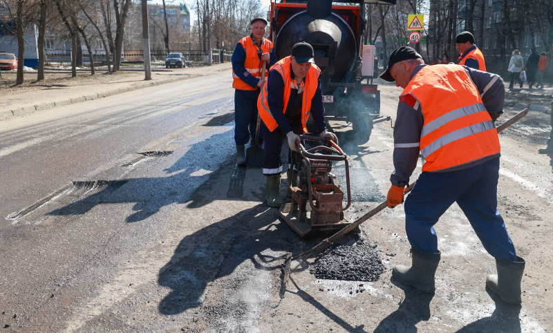Идёт ямочный ремонт дорог