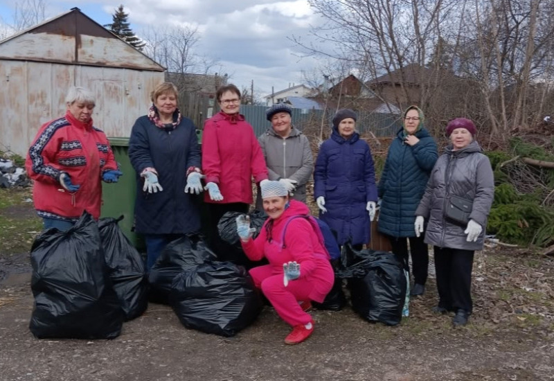 Делаем зарядку, убираем мусор, шьём для участников СВО