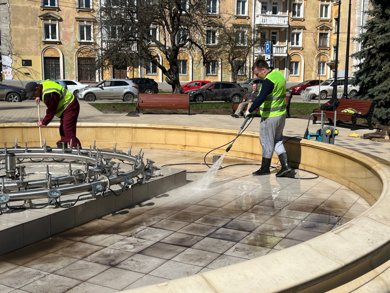 Парки и скверы приводят в порядок