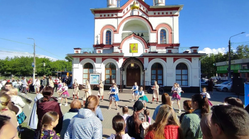 Песни, гармонь и кулинарные изыски