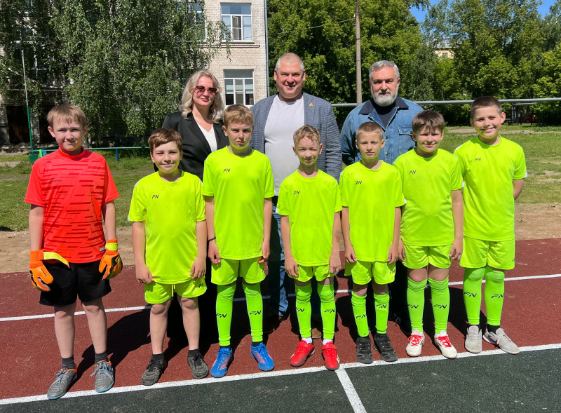 Построили спортивные площадки