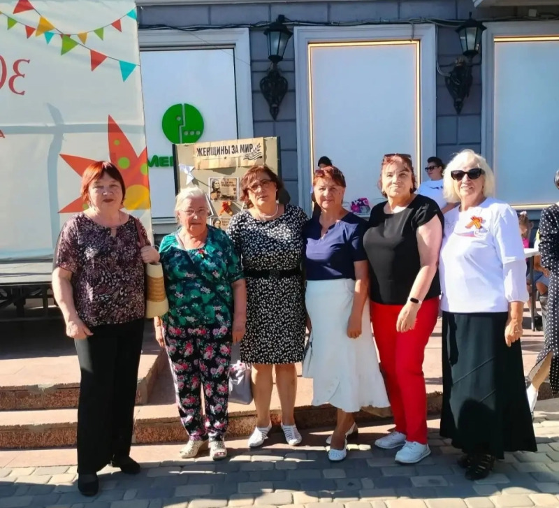 Слушали стихи и песни военных лет