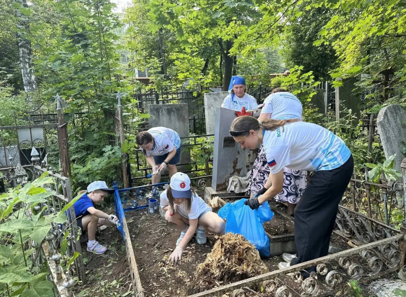 Воинские захоронения приводят в порядок