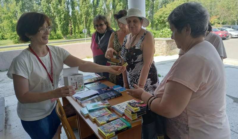 «Завтра выходной – возьмите в руки книгу!»