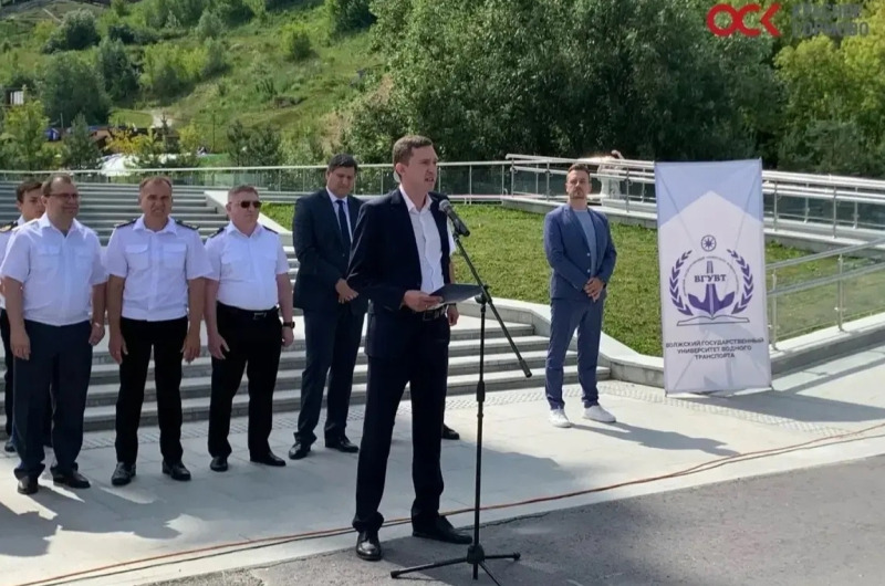 Курс - на большое судостроение