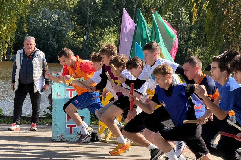 Здоровая молодёжь со спортивным характером