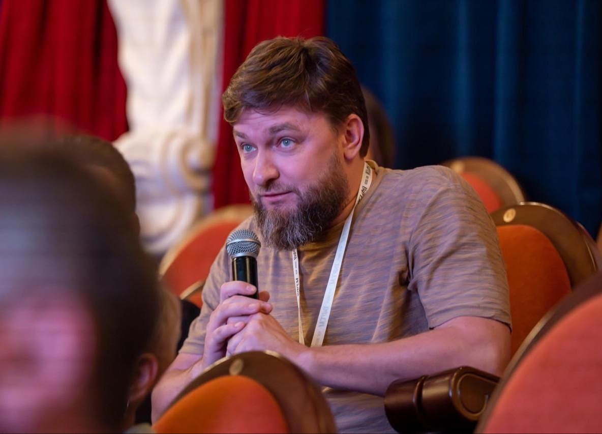 ДЕНИС НОВОСЕЛЬЦЕВ: «Я ХОТЕЛ БЫ СОЗДАТЬ «КЛАССНЫЙ ТЕАТР»