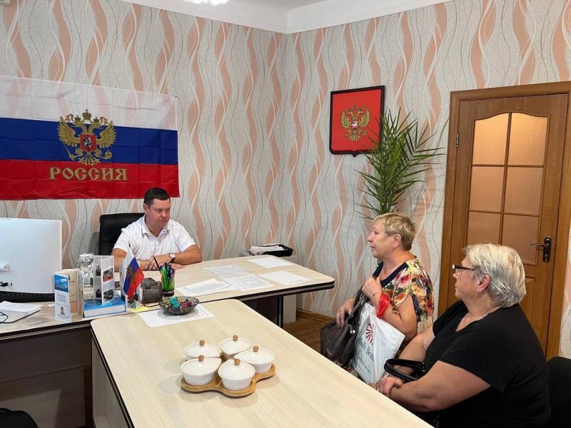 Глава Новокаховского городского округа Виталий Гура провел очередной прием граждан