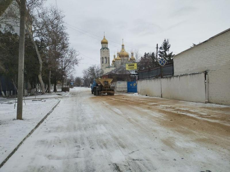 Сегодня свой профессиональный праздник отмечают работники дорожной службы.