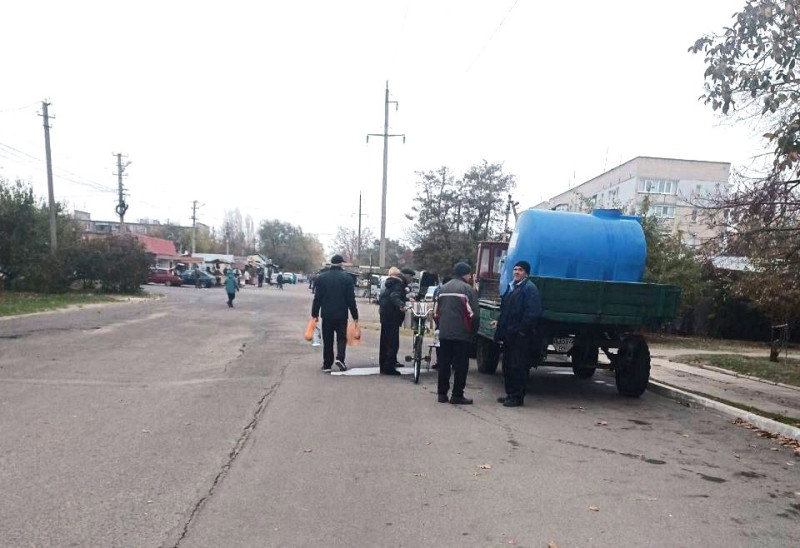 В Таврийске продолжается выдача питьевой воды для жителей города