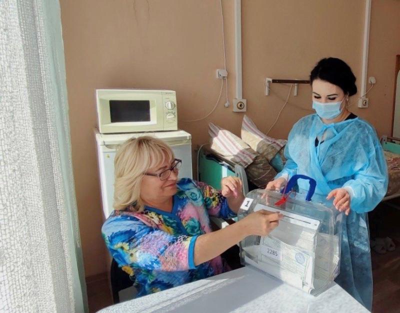 Жители Магнитогорска выбирают губернатора Челябинской области. Активно голосуют и те горожане.