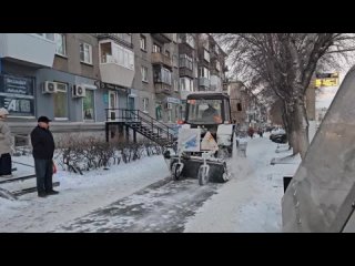 Дорожные службы в ежедневном режиме очищают город от снега