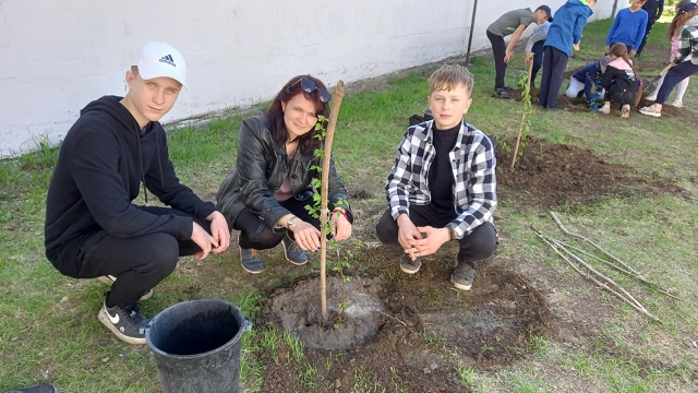 В Омском районе завершилась Международная акция Сад Памяти